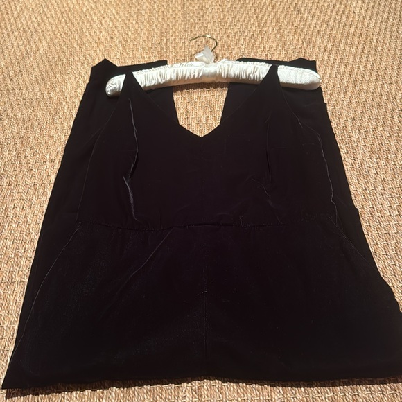 BLACK VELVET NWOT BANANA REPUBLIC VELVET CROPPED LEG JUMPSUIT WITH POCKETS SZ 2 - Picture 12 of 16